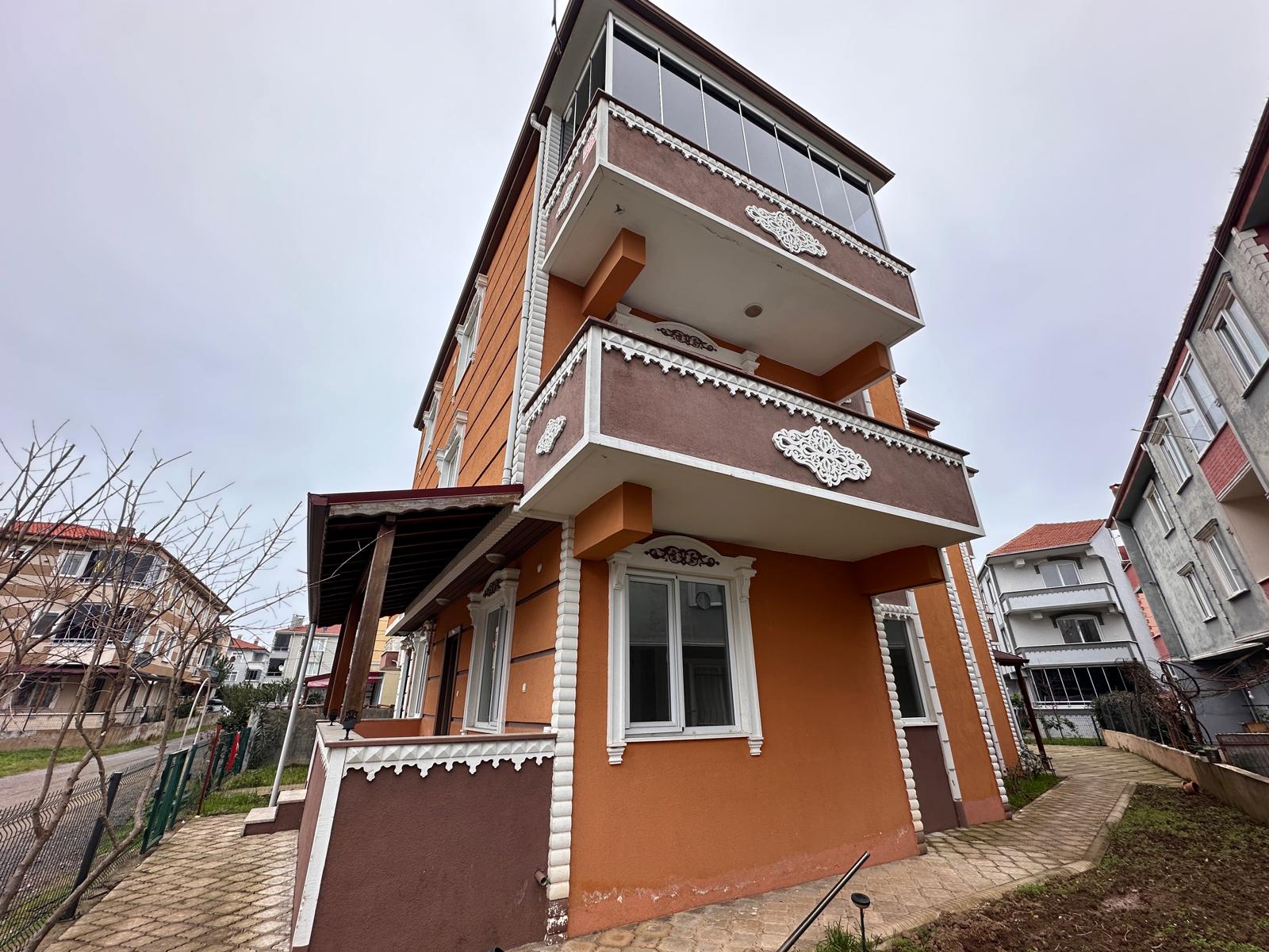 MUTFAK AYRI BAHÇELİ MÜSTAKİL GİRİŞLİ MASRAFSIZ 2+1 SATILIK DAİRE — Satılık Daire, Karasu